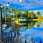 Goscinne Pod Zlotym Pstragiem Bed and Breakfast 3*