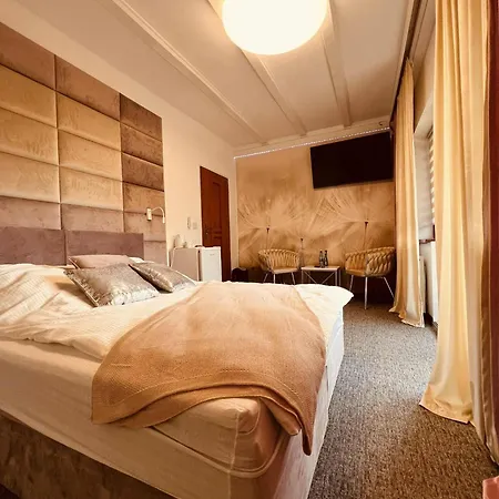 Goscinne Pod Zlotym Pstragiem Bed & Breakfast
